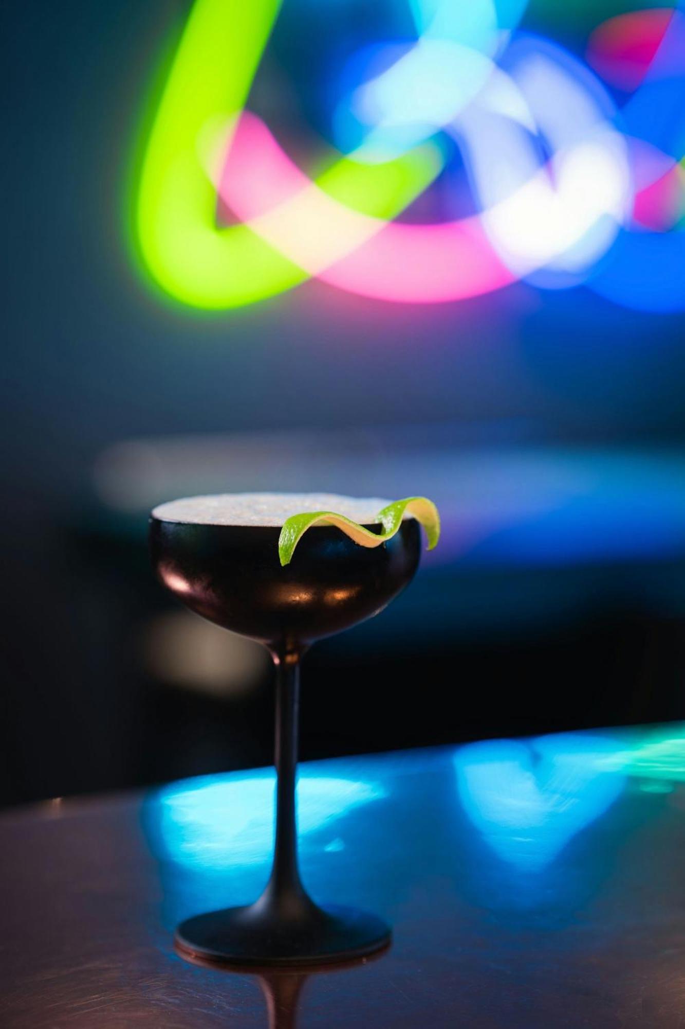 فندق رينيسانس هامبورغ المظهر الخارجي الصورة A grasshopper cocktail