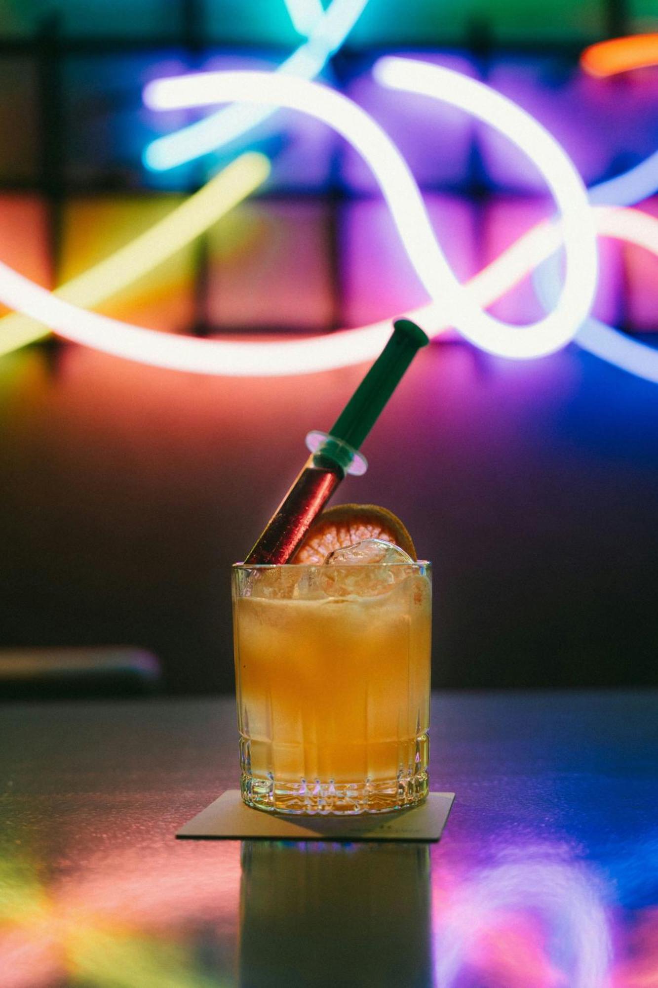فندق رينيسانس هامبورغ المظهر الخارجي الصورة A screwdriver cocktail