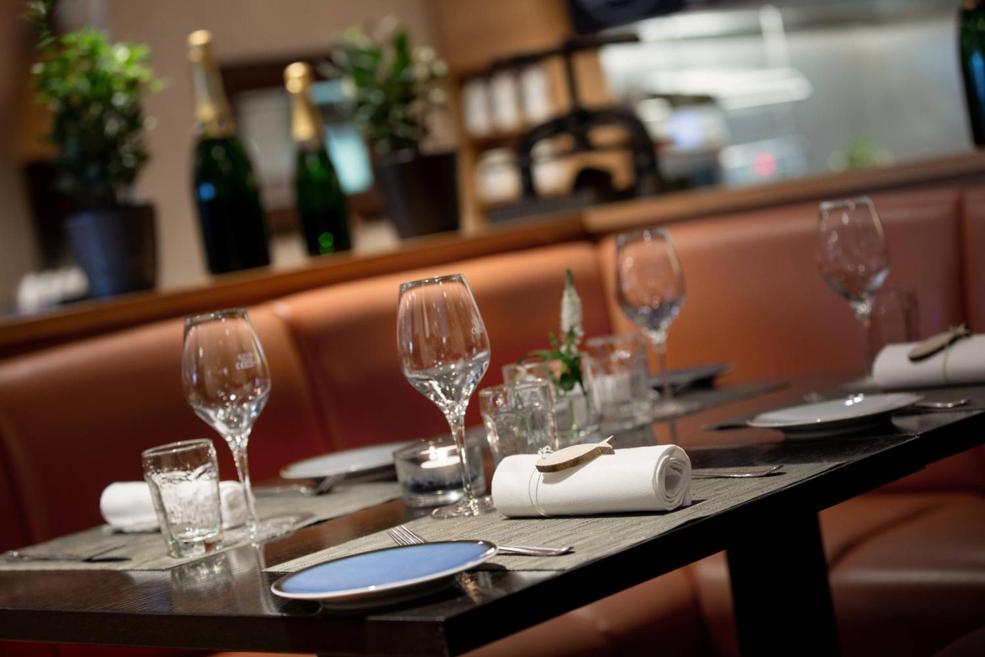 فندق رينيسانس هامبورغ المظهر الخارجي الصورة Interior of the restaurant
