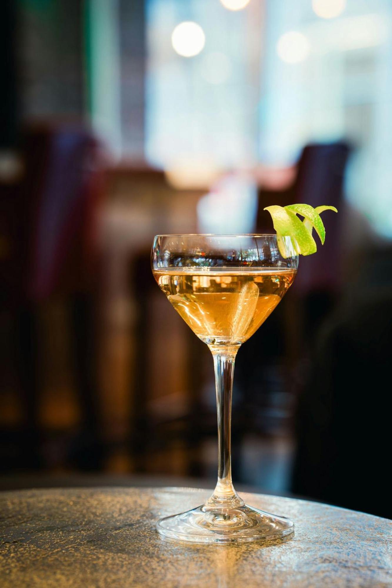 فندق رينيسانس هامبورغ المظهر الخارجي الصورة A French 75