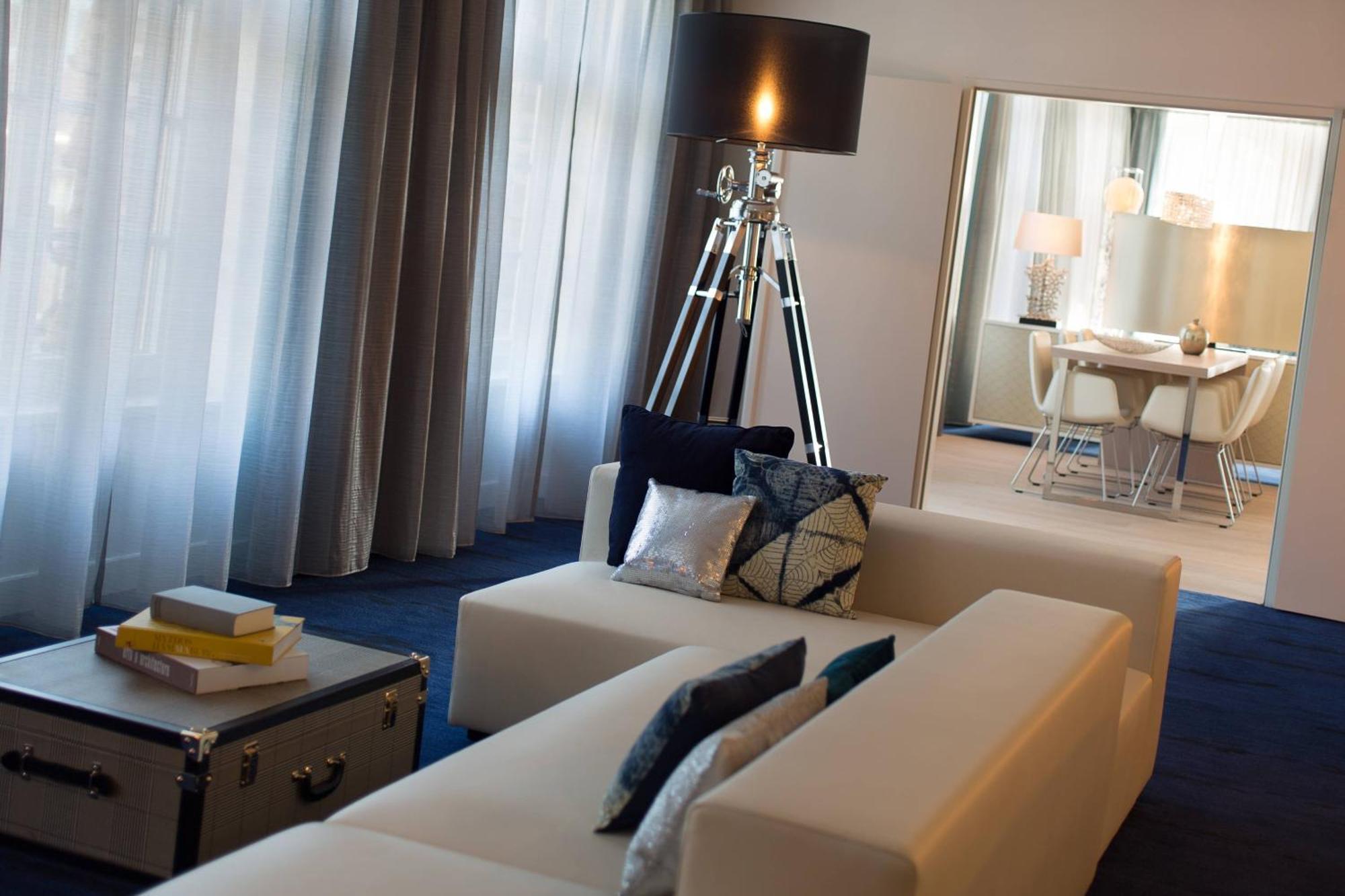 فندق رينيسانس هامبورغ المظهر الخارجي الصورة A suite at the hotel
