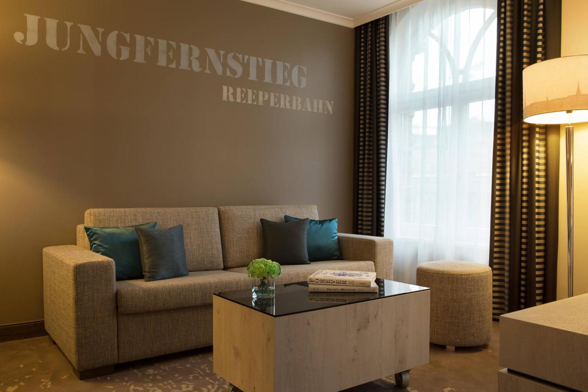 فندق رينيسانس هامبورغ المظهر الخارجي الصورة A suite at the hotel