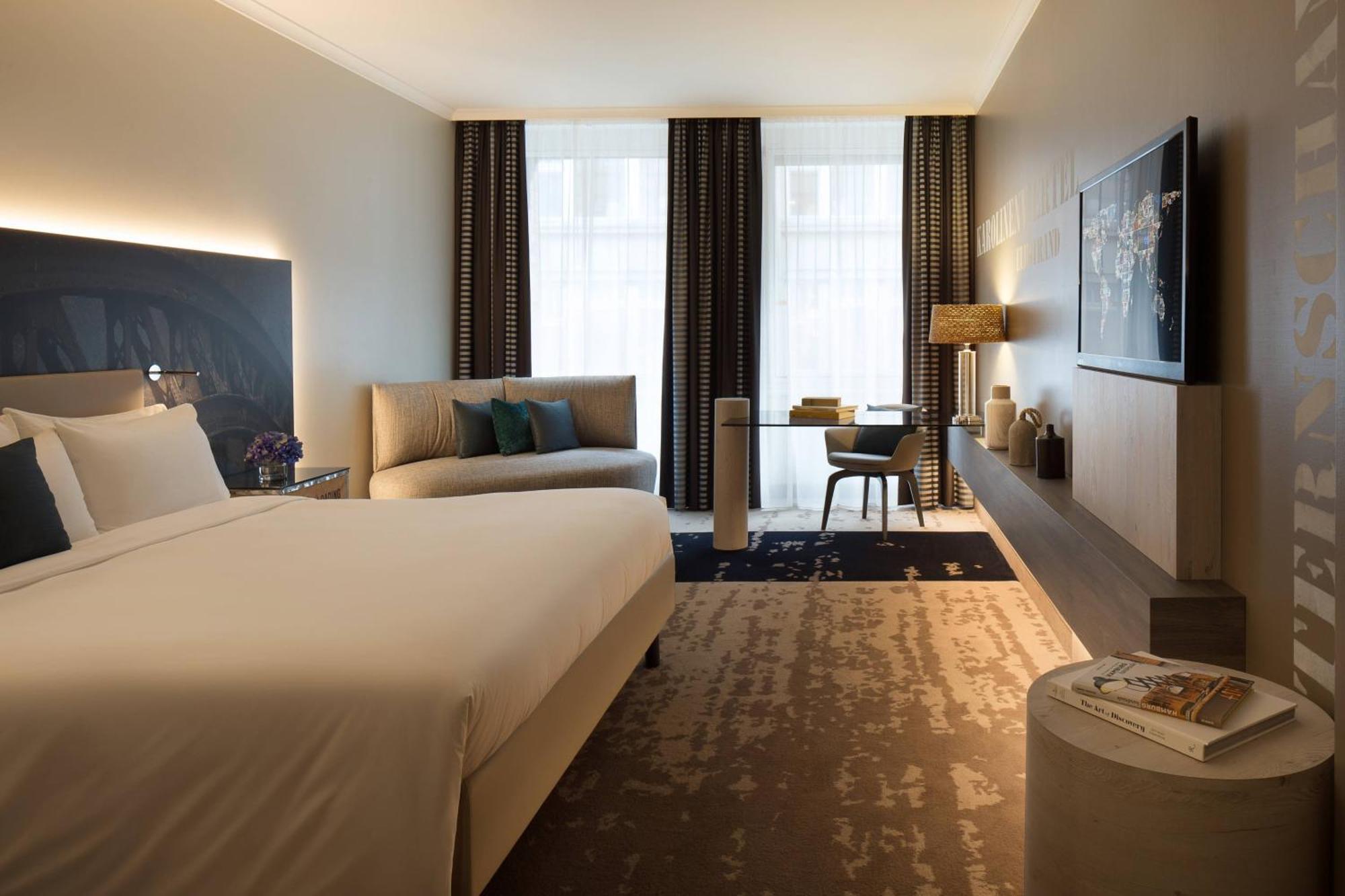 فندق رينيسانس هامبورغ المظهر الخارجي الصورة A room at the hotel